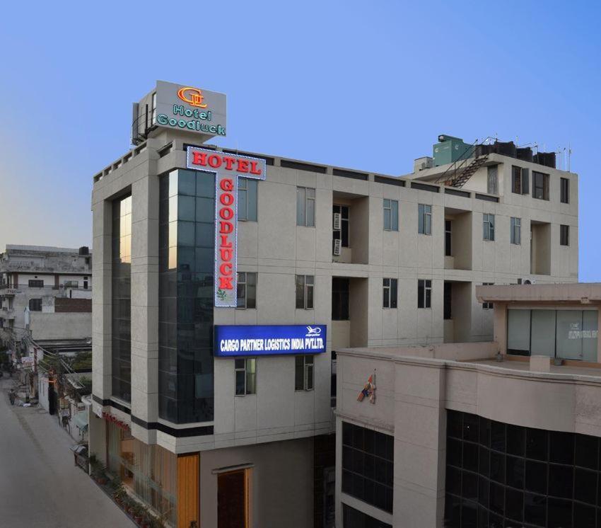 Airport Hotel Goodluck Nueva Delhi Exterior foto